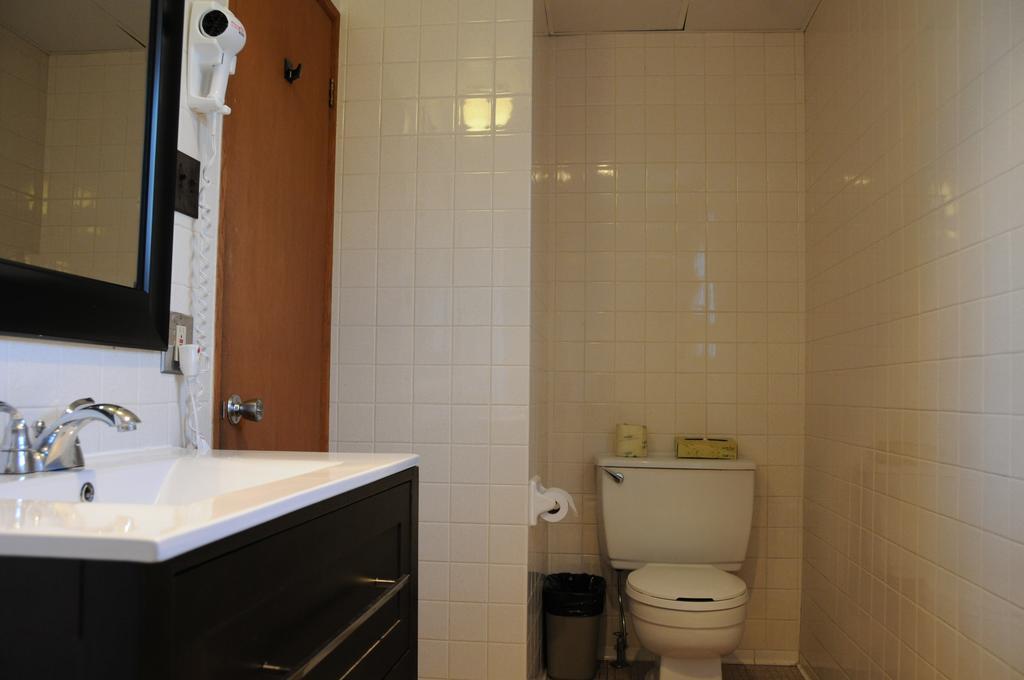 Motel & Hotel La Paysanne シェルブルック 部屋 写真