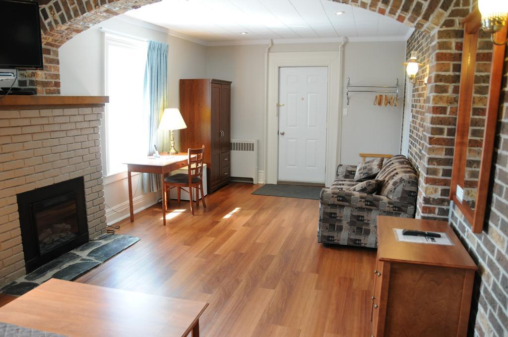 Motel & Hotel La Paysanne シェルブルック 部屋 写真