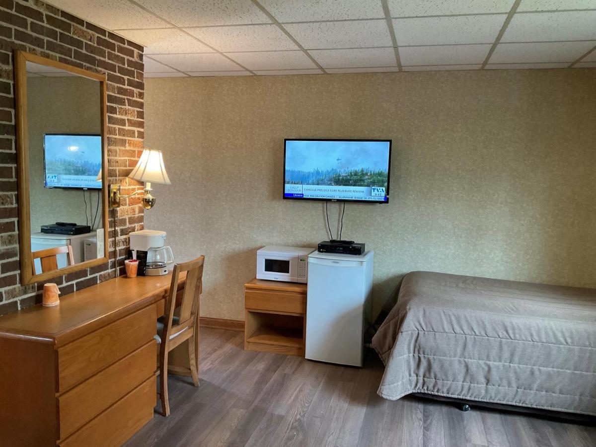 Motel & Hotel La Paysanne シェルブルック エクステリア 写真