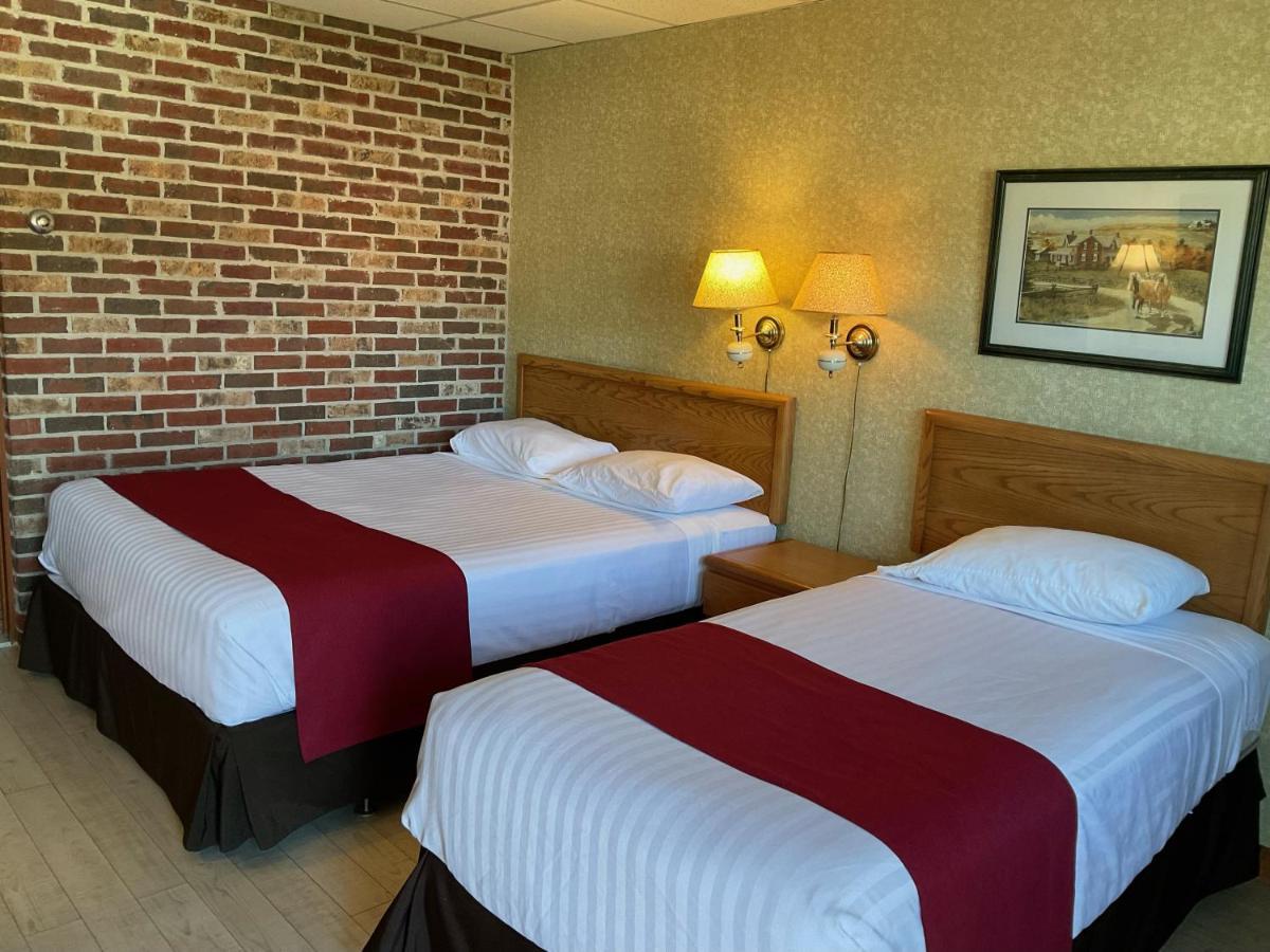Motel & Hotel La Paysanne シェルブルック エクステリア 写真
