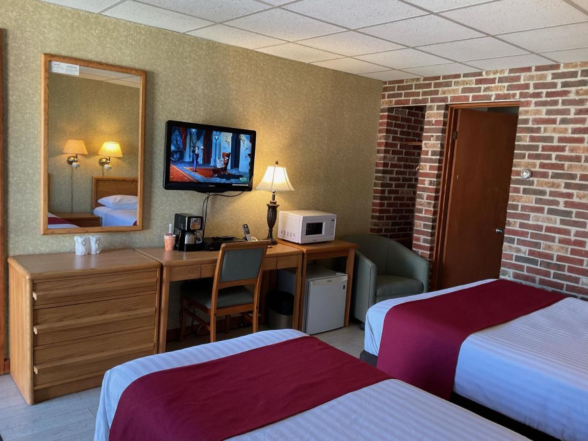 Motel & Hotel La Paysanne シェルブルック エクステリア 写真