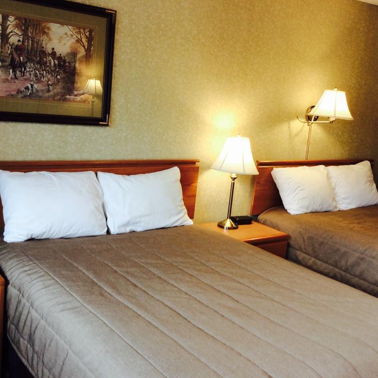 Motel & Hotel La Paysanne シェルブルック エクステリア 写真