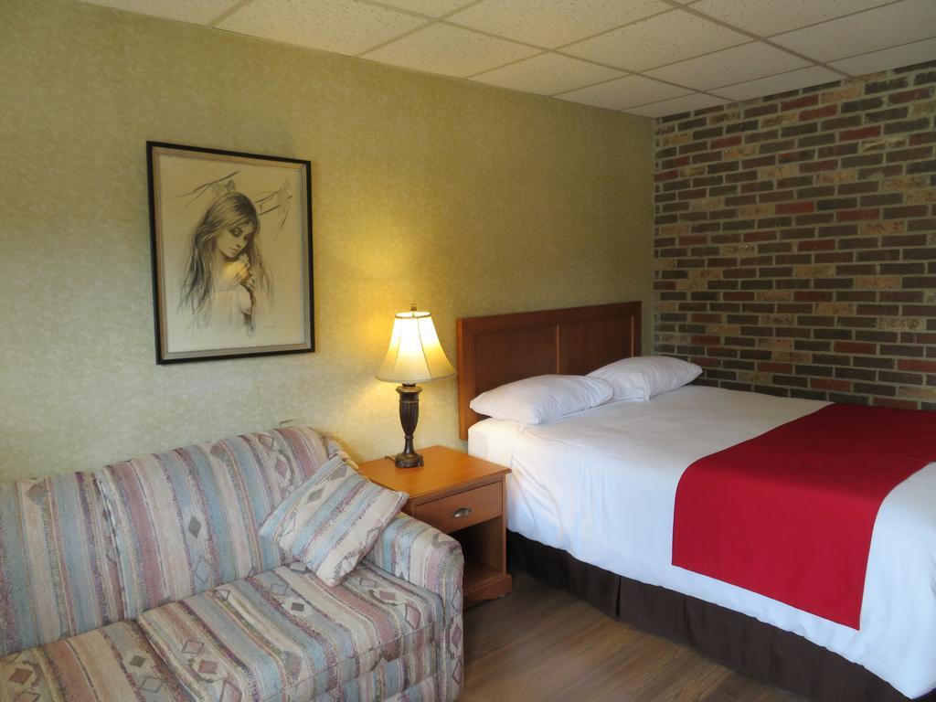 Motel & Hotel La Paysanne シェルブルック エクステリア 写真